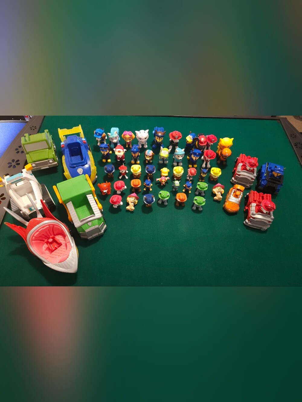 HUGE 52 Piece Paw Patrol Mini Figure & Vehicle Lot!